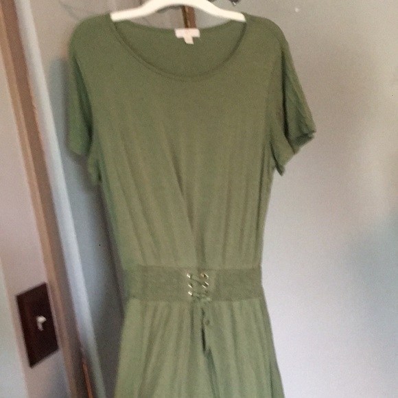 Charming Charlie Dresses & Skirts - 👗Charming Charlie’s short-sleeved flowy dress